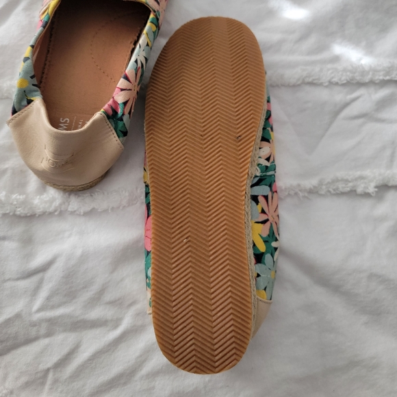 TOMS FLORAL PRINT SIZE 5.5 - Picture 5 of 6
